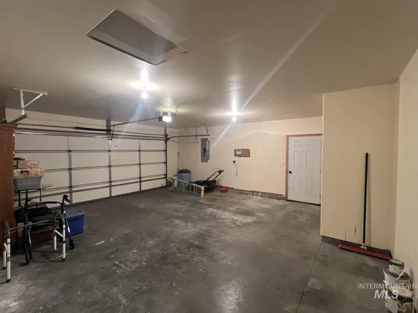 $329,900 | 329 West Ave J, Jerome, ID 83338