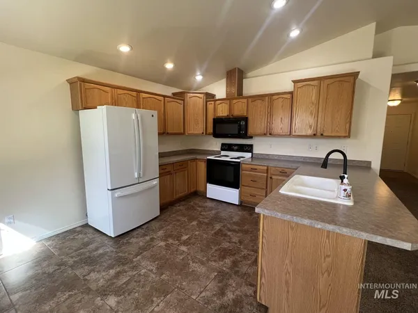$329,900 | 329 West Ave J, Jerome, ID 83338