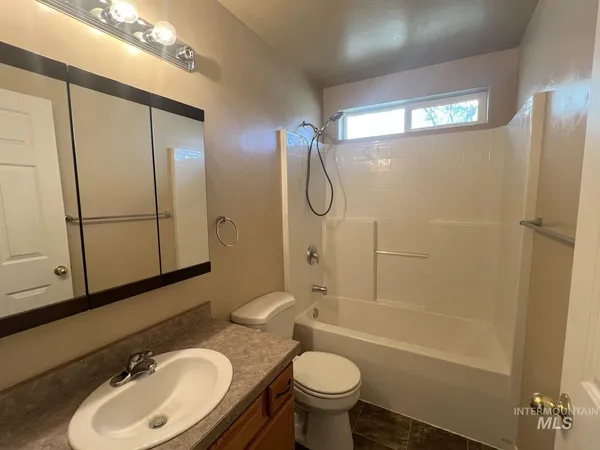 $329,900 | 329 West Ave J, Jerome, ID 83338