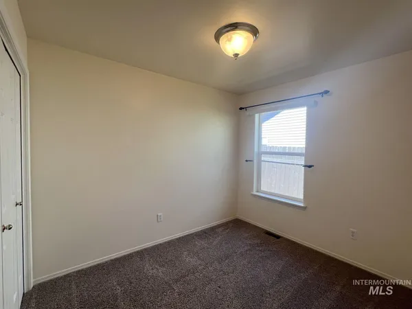 $329,900 | 329 West Ave J, Jerome, ID 83338