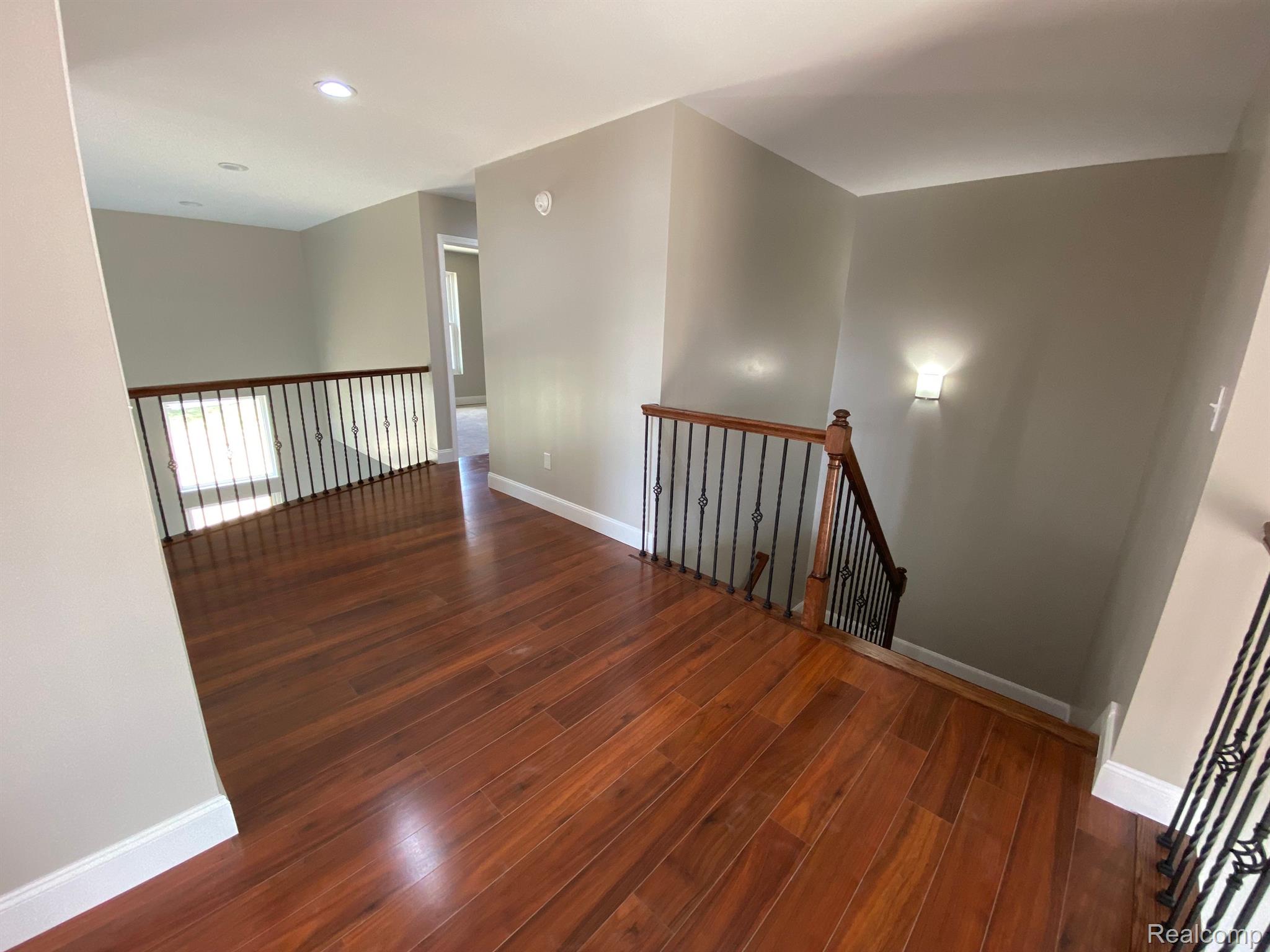 2073 Maplecrest Road Sterling Heights, MI 48310 - Photo 19 of 33 Second floor Foyer