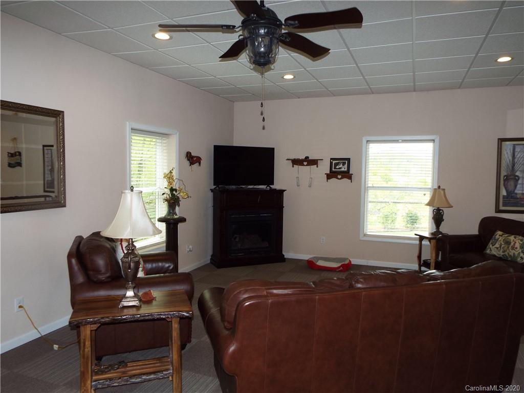 106 Signal Ridge, Unit 15 Sylva, NC 28779 - Photo 3 of 41 Gallery Image 3