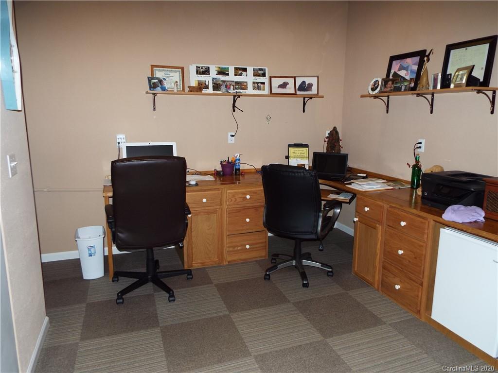 106 Signal Ridge, Unit 15 Sylva, NC 28779 - Photo 5 of 41 Gallery Image 5