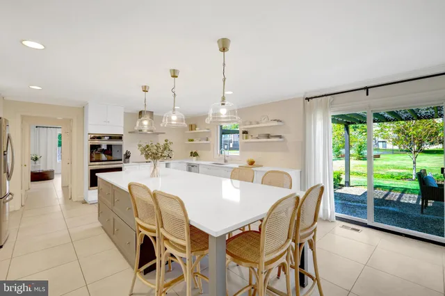a en suite bathroom with a double vanity sink and a mirror