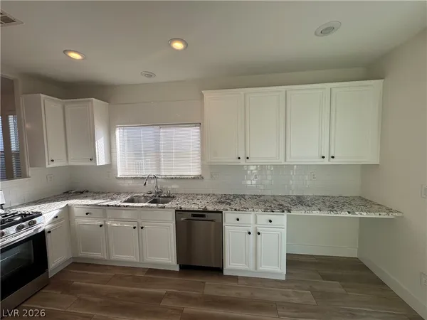 $2,100 | 6481 Moss Bluff Court, Las Vegas, NV 89141