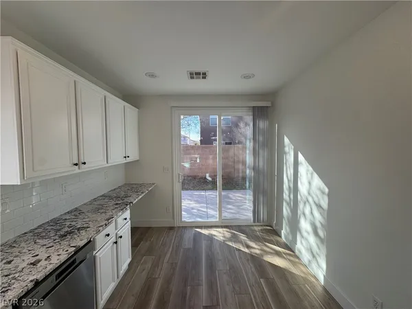 $2,100 | 6481 Moss Bluff Court, Las Vegas, NV 89141