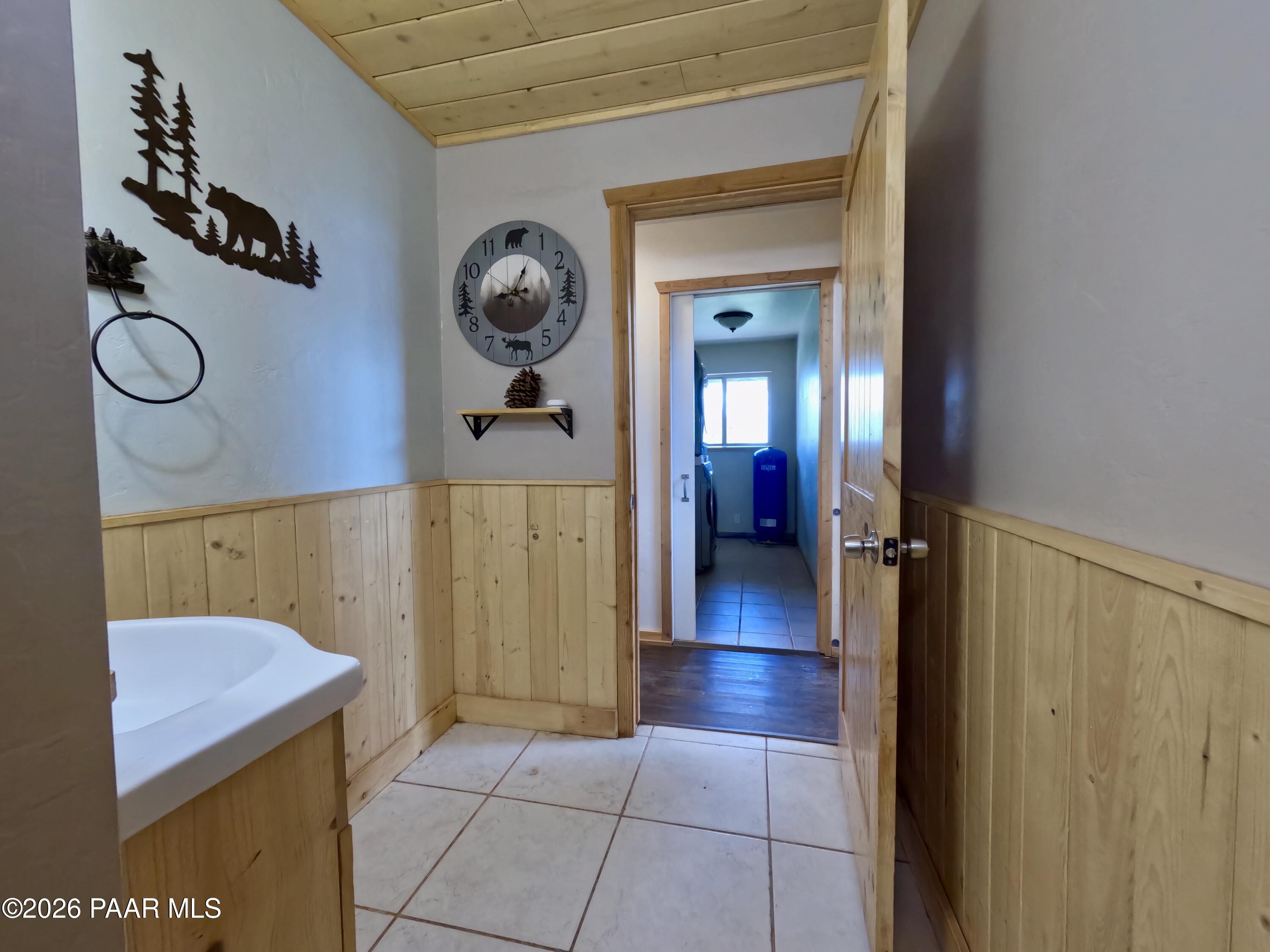 33867 West Whiskey River Road Seligman, AZ 86337 - Photo 15 of 50 Bathroom Main