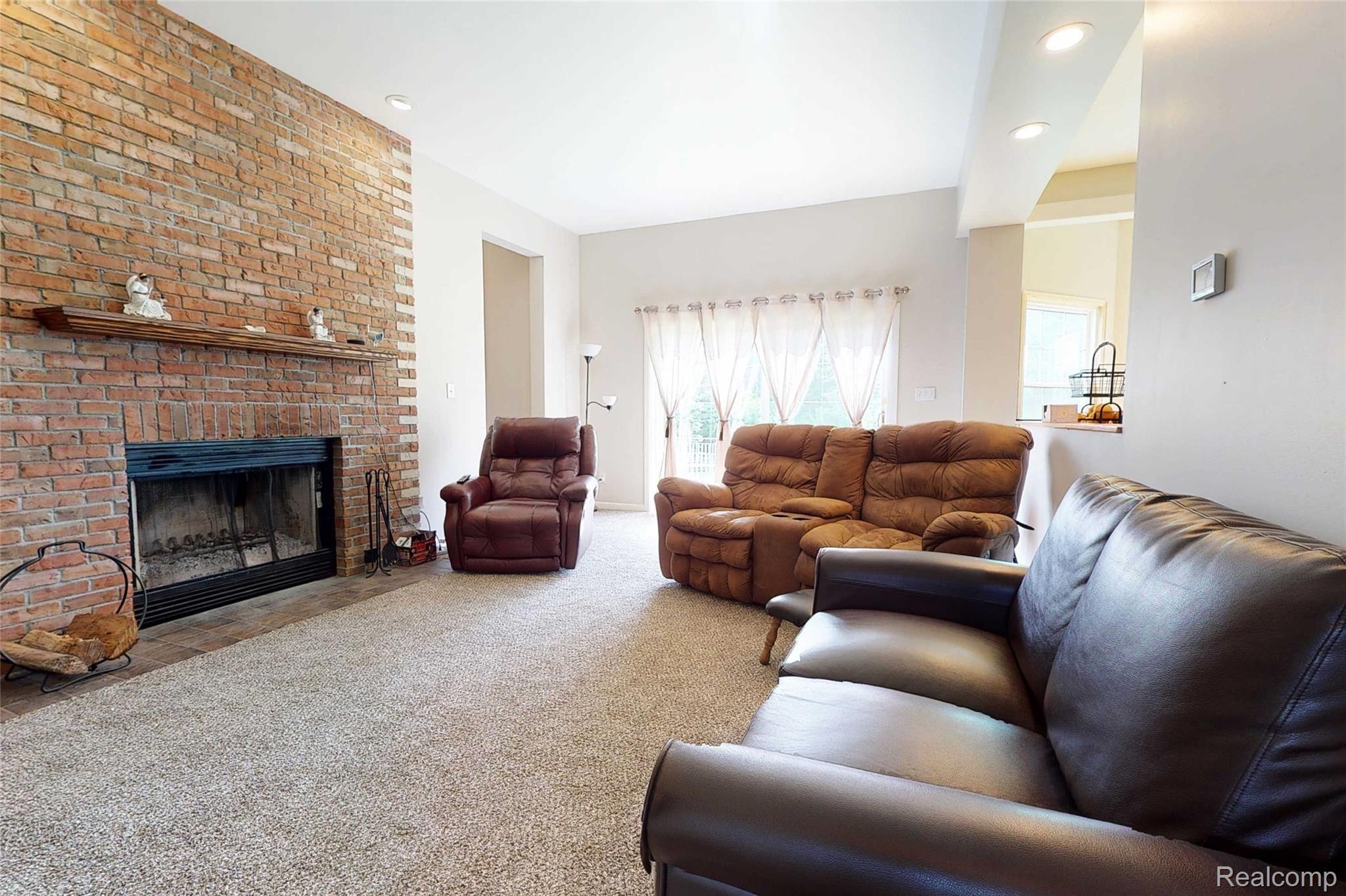 2369 North Baxter Road Davison, MI 48423 - Photo 13 of 35 2369-N-Baxter-Rd-18 Family Room.jpg
