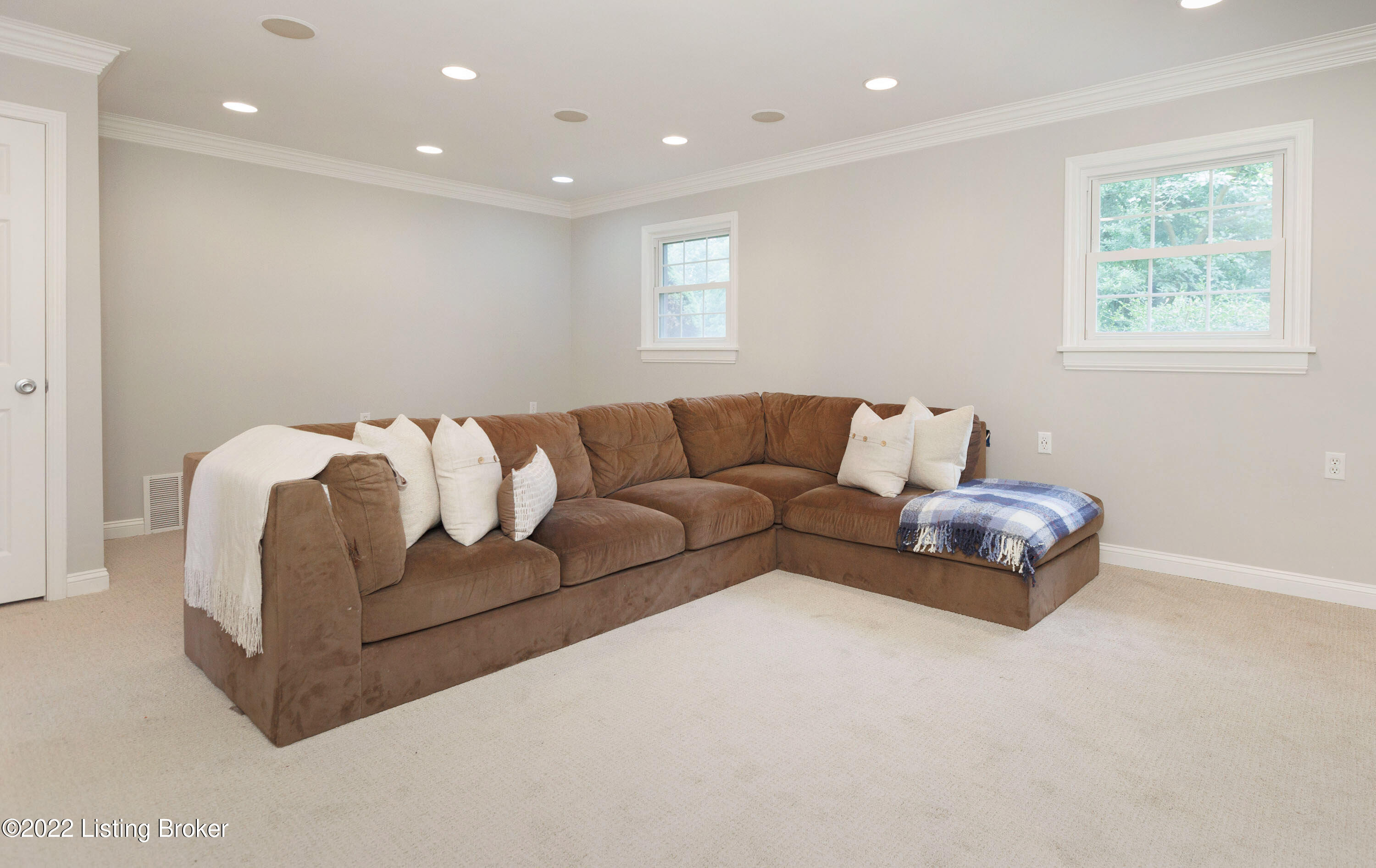 3009 Lexham Road Louisville, KY 40220 - Photo 13 of 38 017