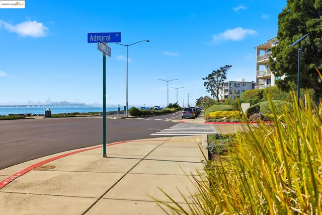 $385,000 | 4 Admiral Drive, Unit 226, Emeryville, CA 94608