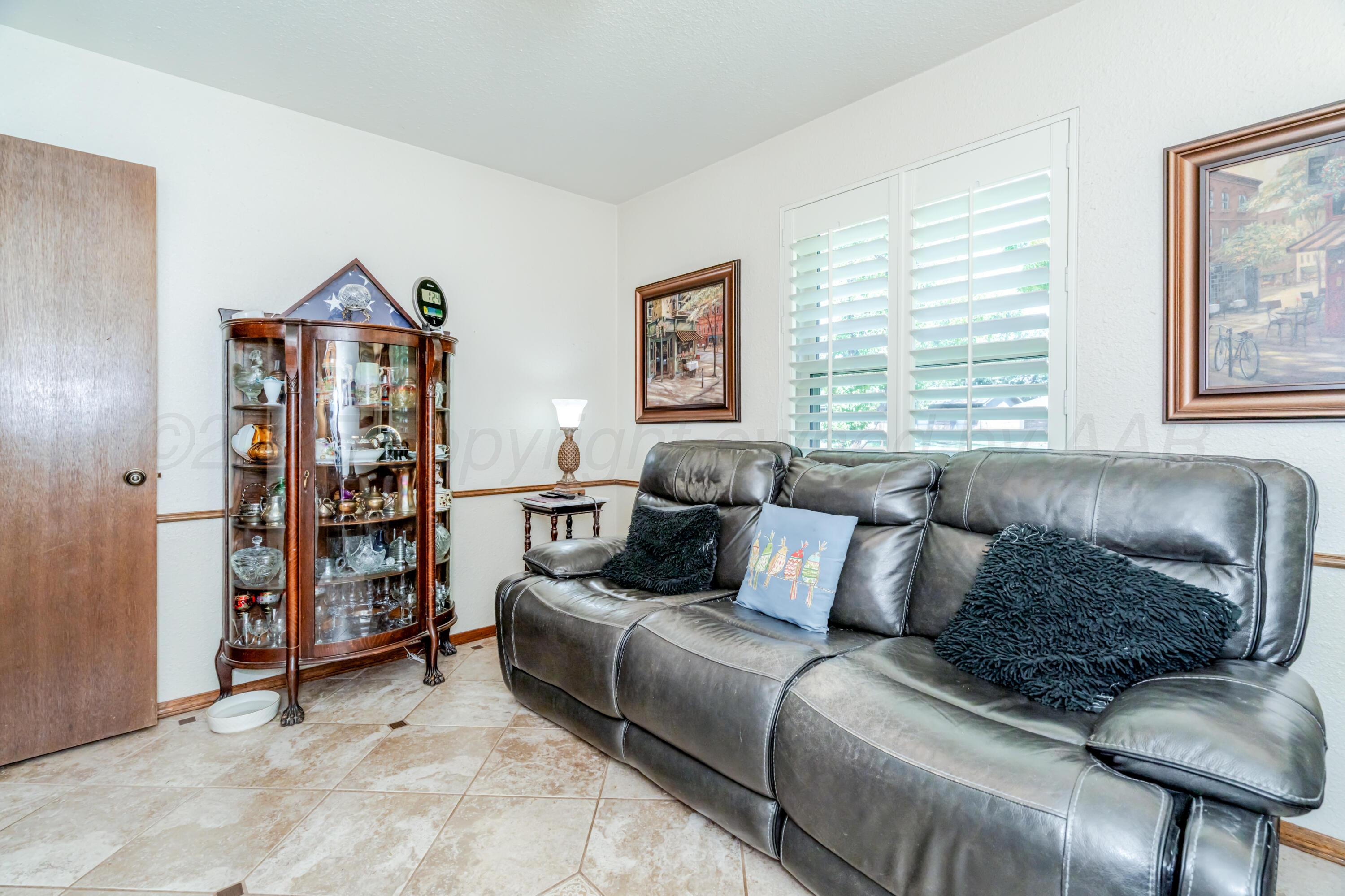 3908 Lewis Drive Amarillo, TX 79109 - Photo 21 of 36 a living room with furniture and a window