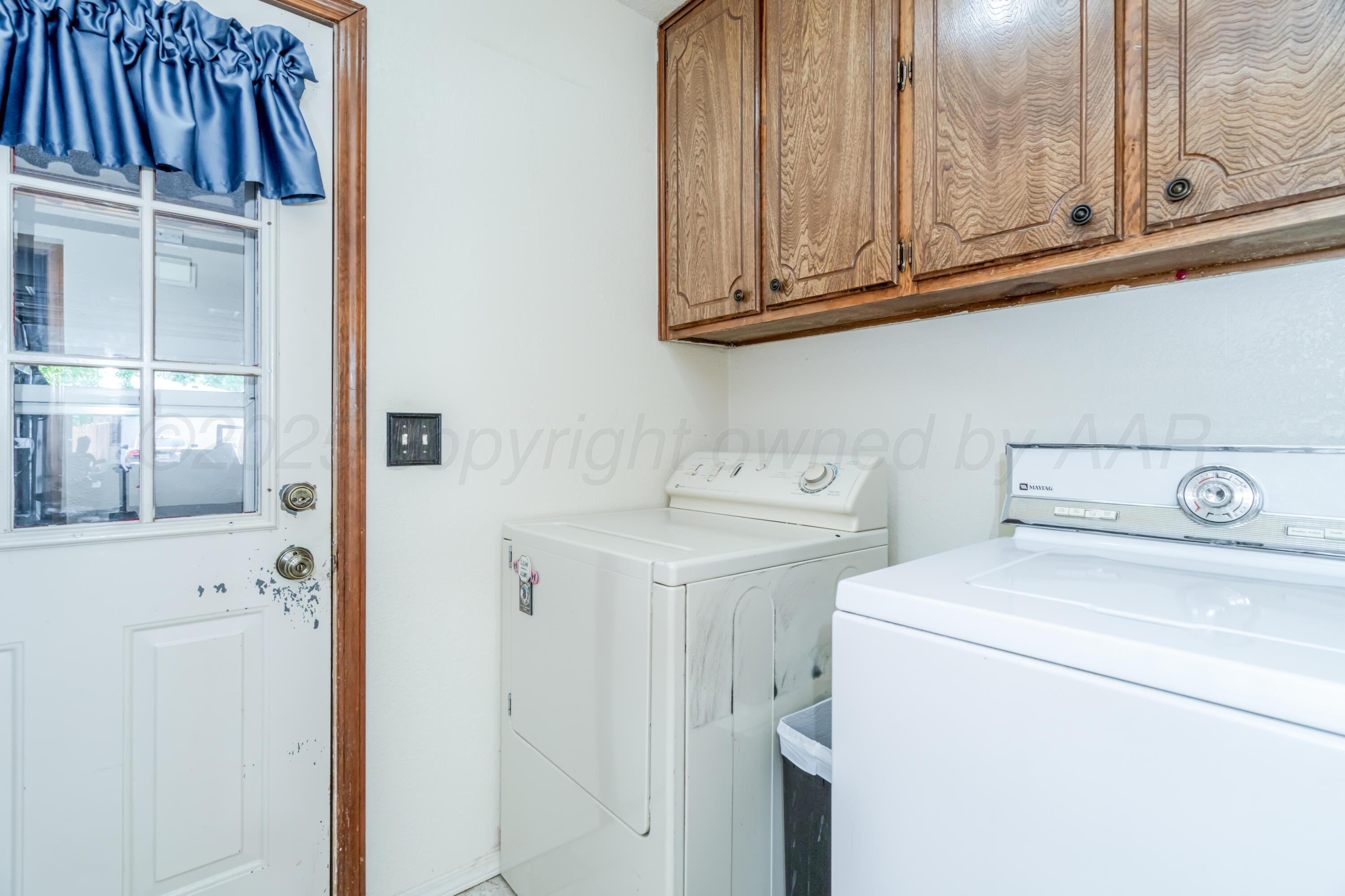 3908 Lewis Drive Amarillo, TX 79109 - Photo 29 of 36 a utility room with dryer and washer