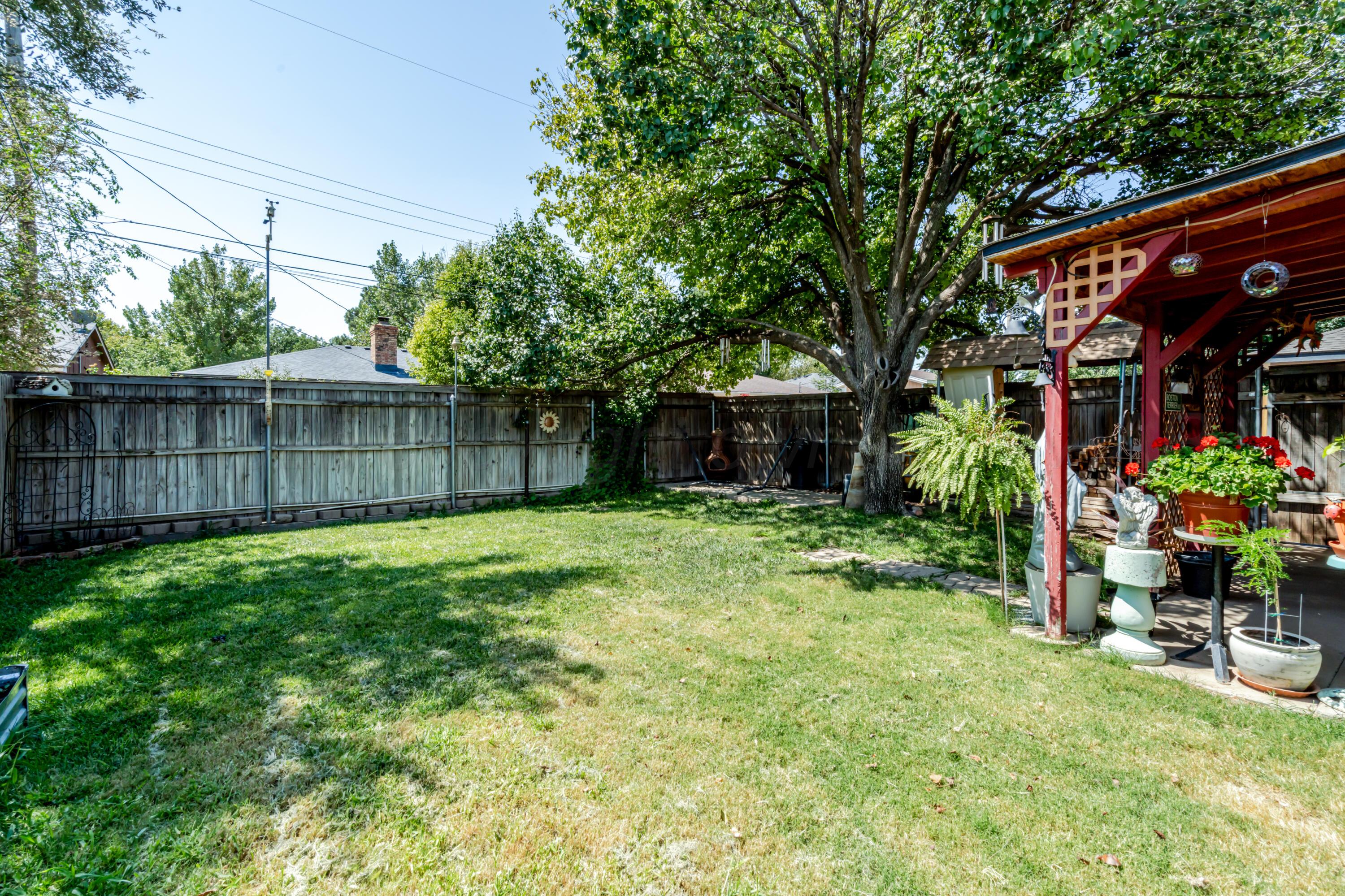 3908 Lewis Drive Amarillo, TX 79109 - Photo 32 of 36 a view of a backyard with a garden