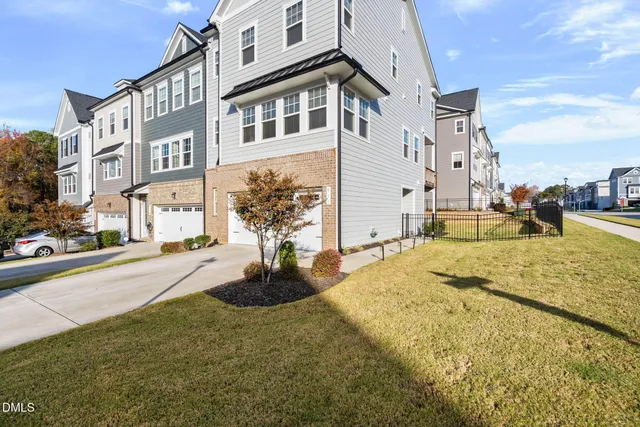 $550,000 | 811 Amley Place, Apex, NC 27523