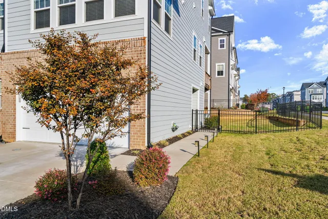 $550,000 | 811 Amley Place, Apex, NC 27523