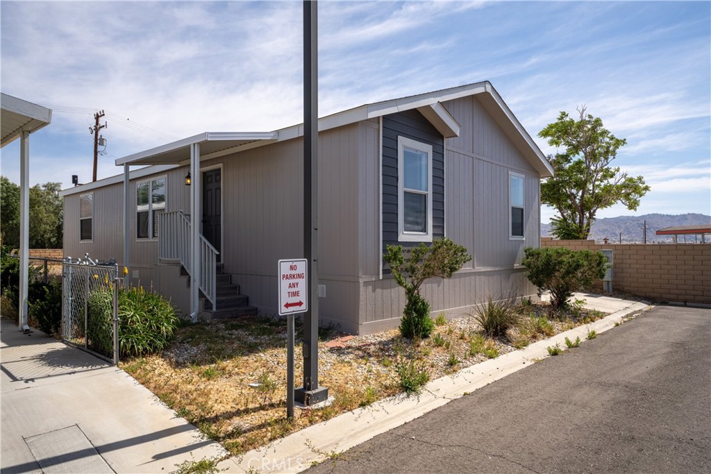 20843 Waalew Road, Unit C125 Apple Valley, CA 92307 - Photo 3 of 38 a front view of a house with garden