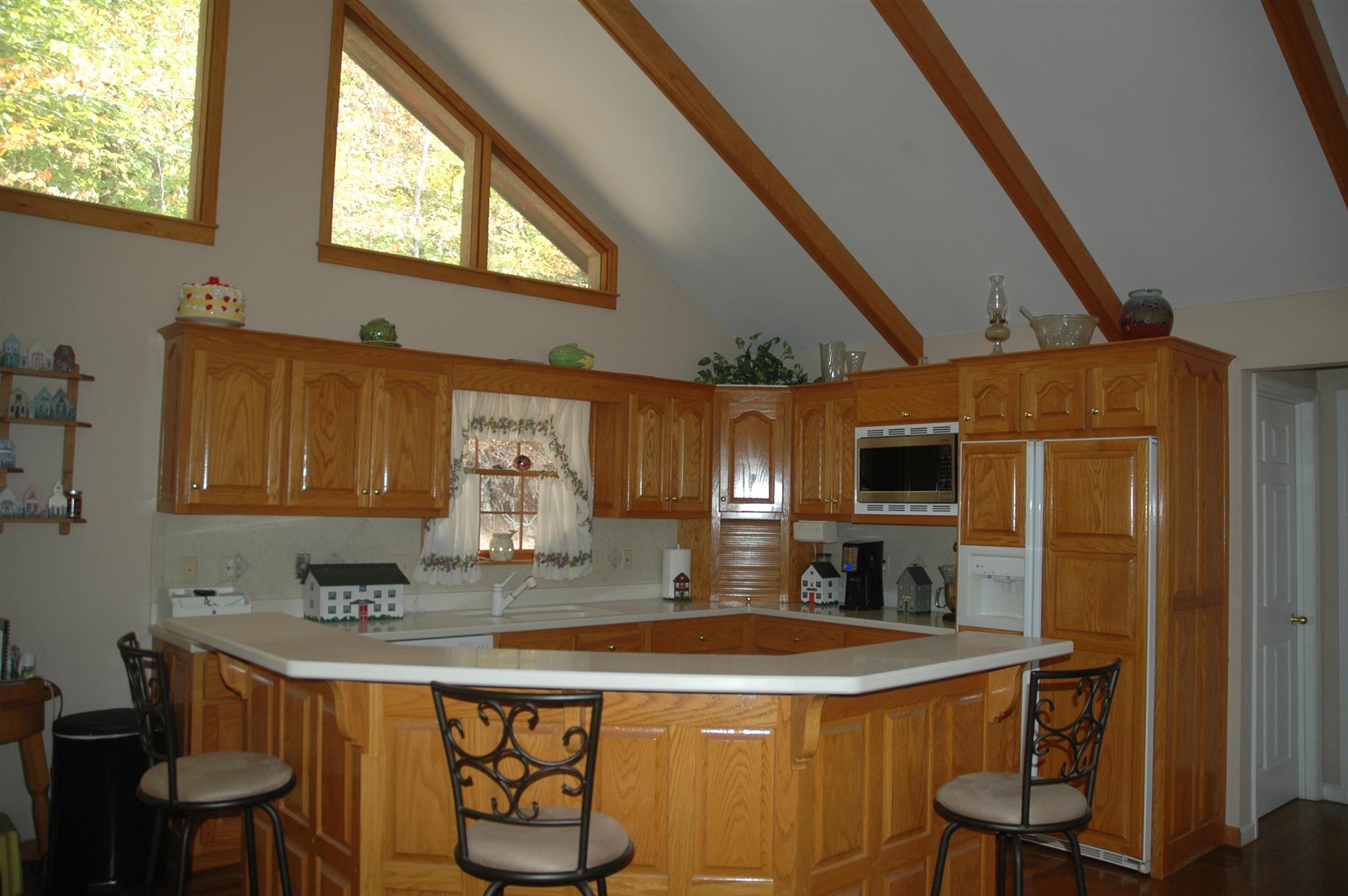 8765 Griffith Road Nashville, TN 37221 - Photo 16 of 27 Peninsula island with plenty of room of a seating area at the raised bar