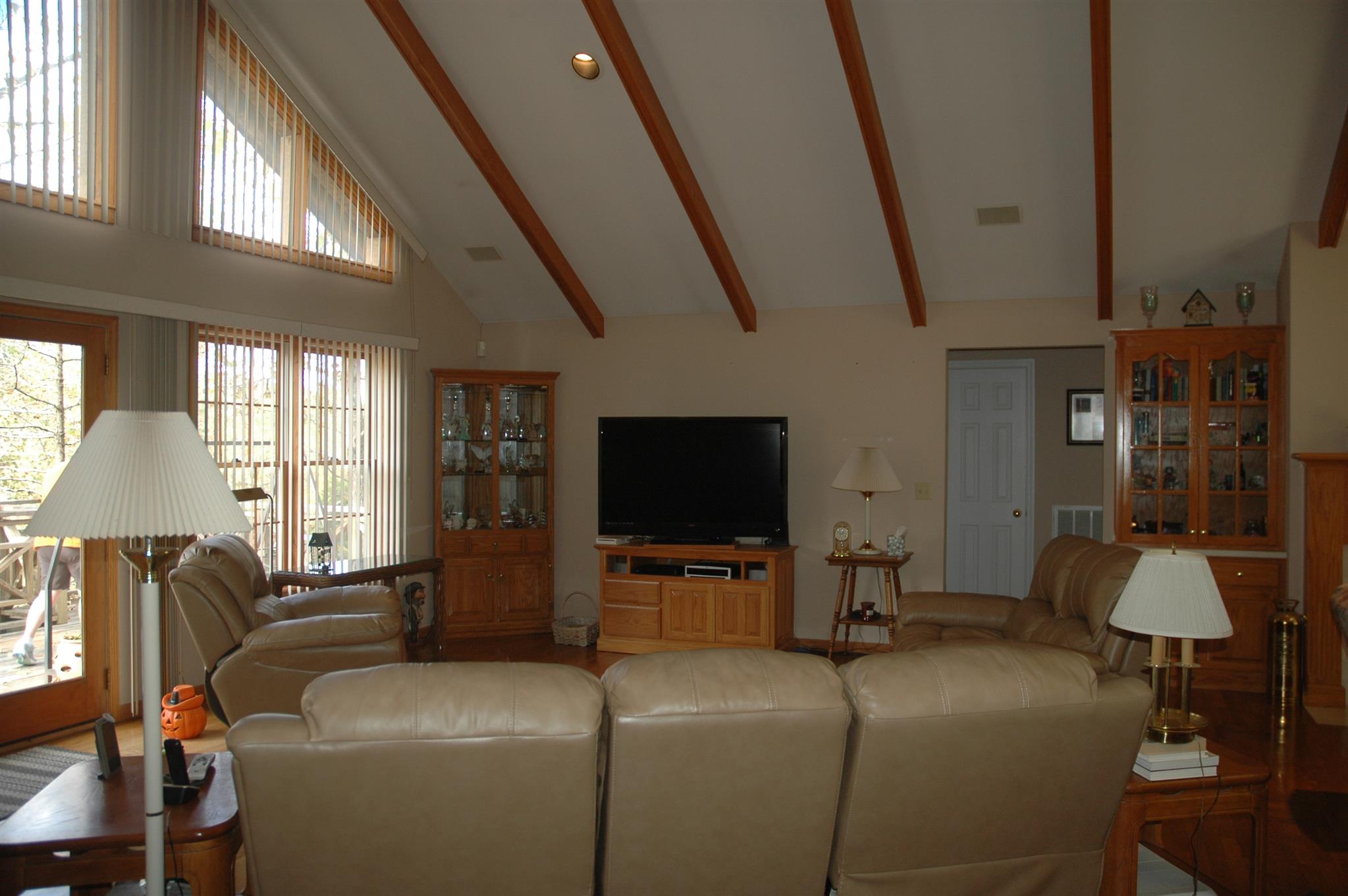 8765 Griffith Road Nashville, TN 37221 - Photo 23 of 27 More sun light shining thru!