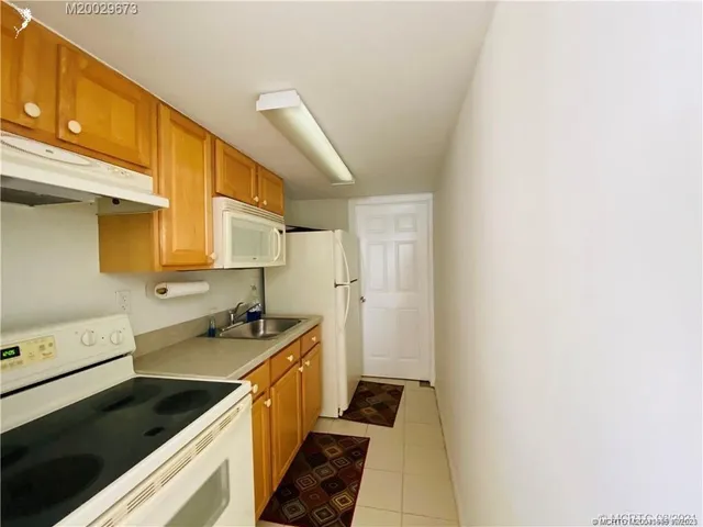 $2,400 | 10044 South Ocean Drive, Unit 308, Jensen Beach, FL 34957