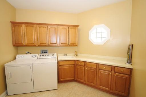 2706 Rondi Court Spring Grove, IL 60081 - Photo 14 of 14 a utility room with sink dryer and washer