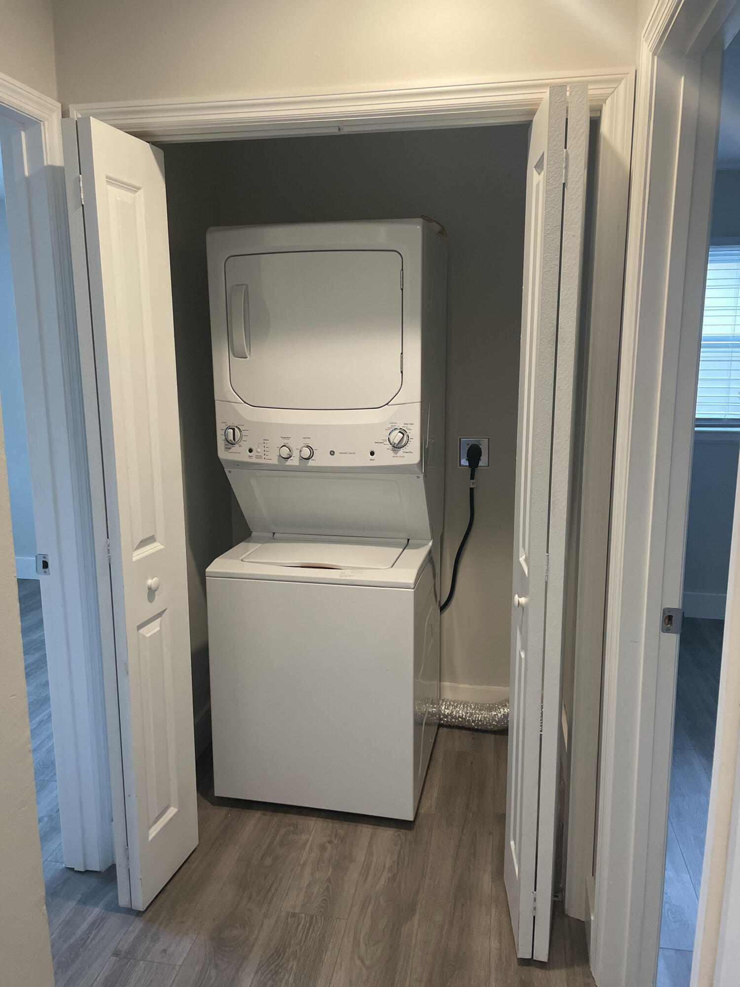 3307 Londonderry Road North Charleston, SC 29420 - Photo 9 of 11 Laundry