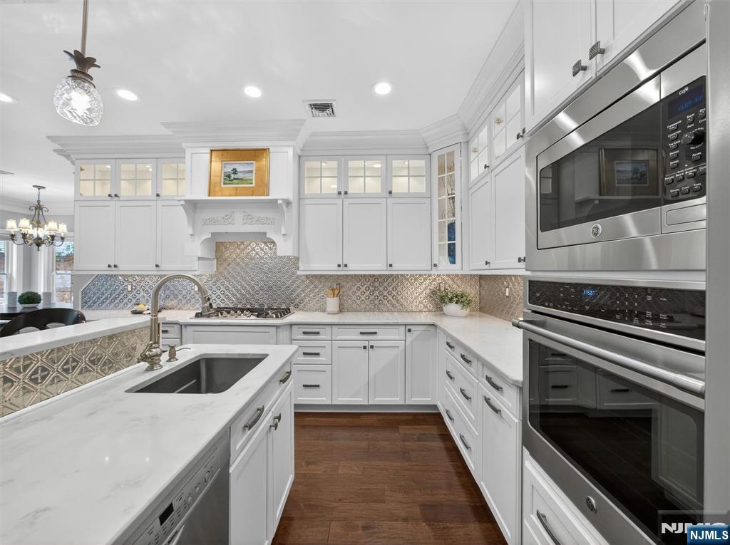 444 Lake Road Wyckoff, NJ 07481 - Photo 9 of 50