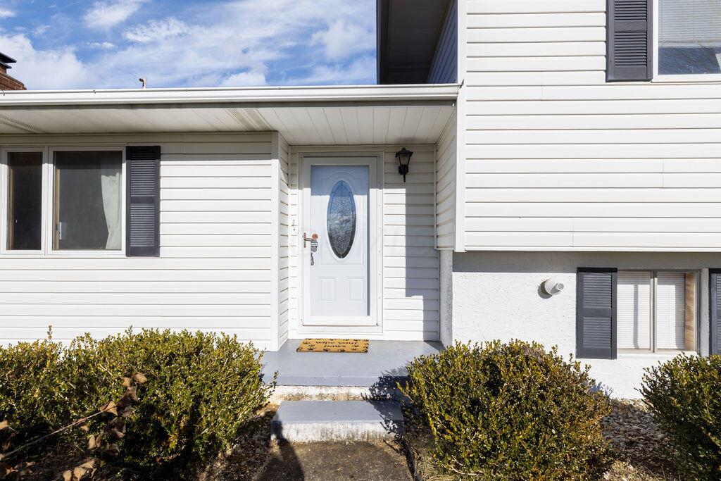 1112 Hamburg Road Southwest Lancaster, OH 43130 - Photo 2 of 40 1112HamburgRd-Exterior-5