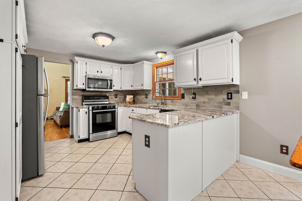 27 Old Homestead Road Groton, MA 01450 - Photo 8 of 34