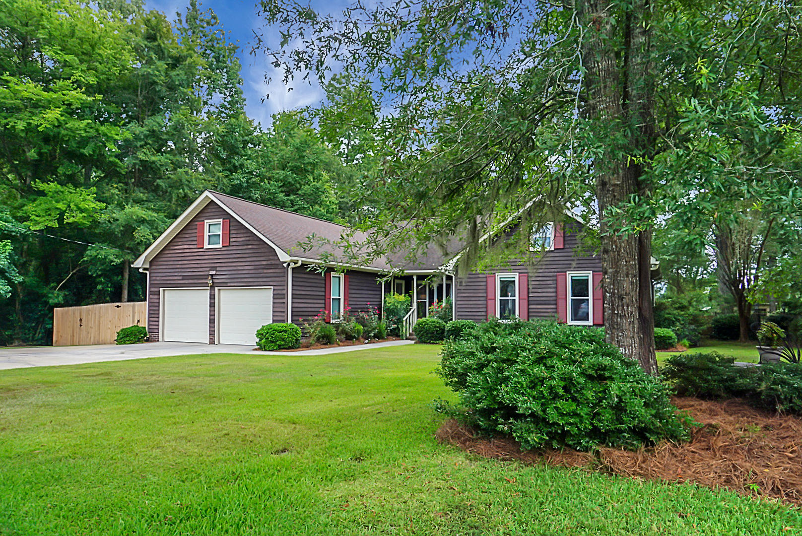 206 3rd Street Moncks Corner, SC 29461 - Photo 3 of 37 DSC07657