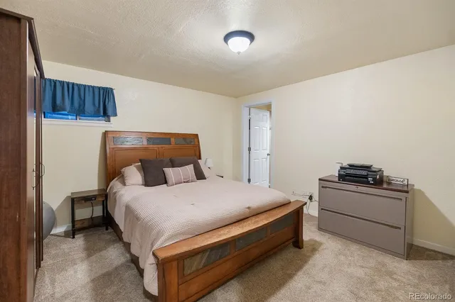 a picture of a wall with a white wall