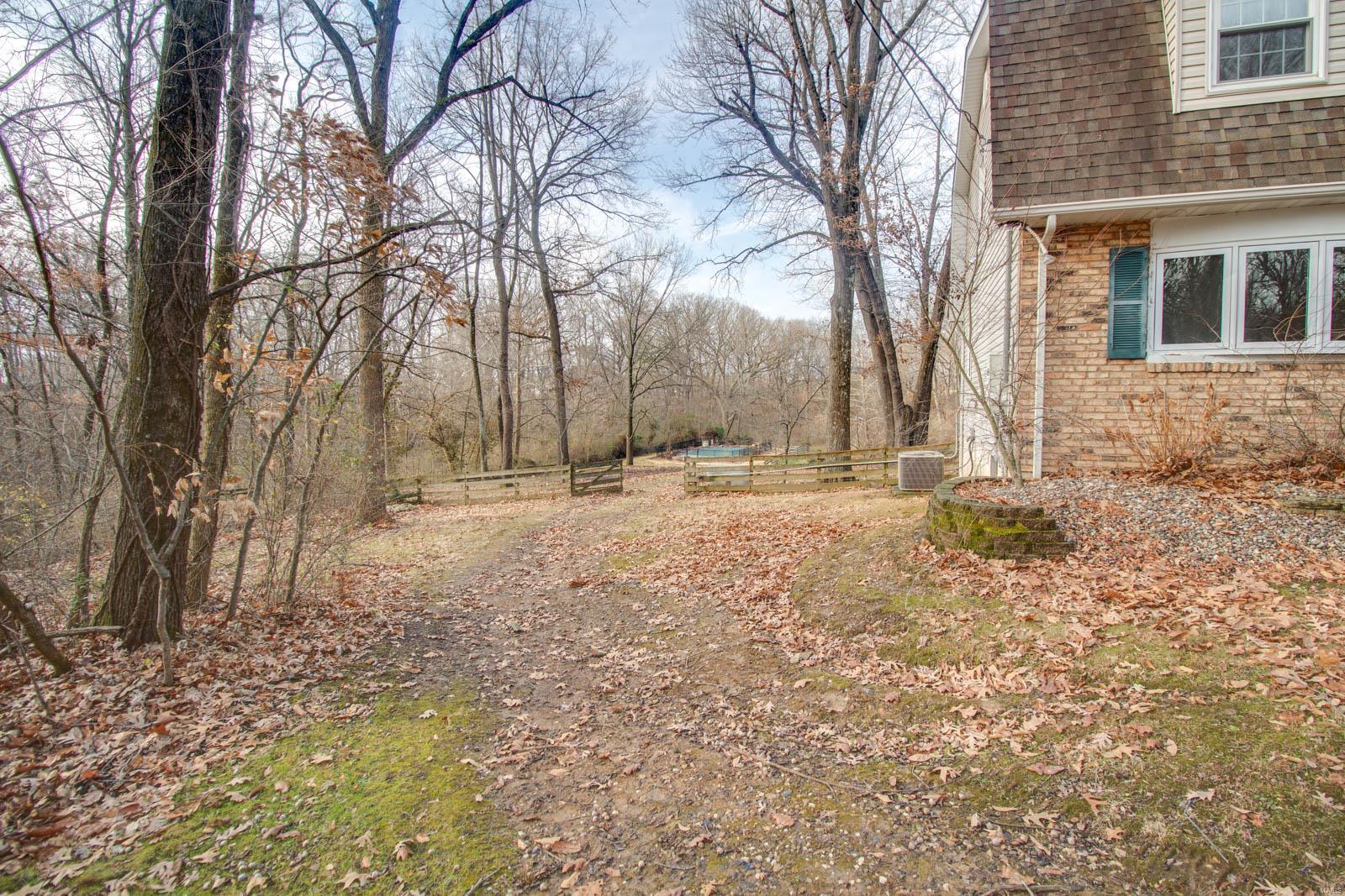 6808 Ivy Lane Godfrey, IL 62035 - Photo 4 of 69