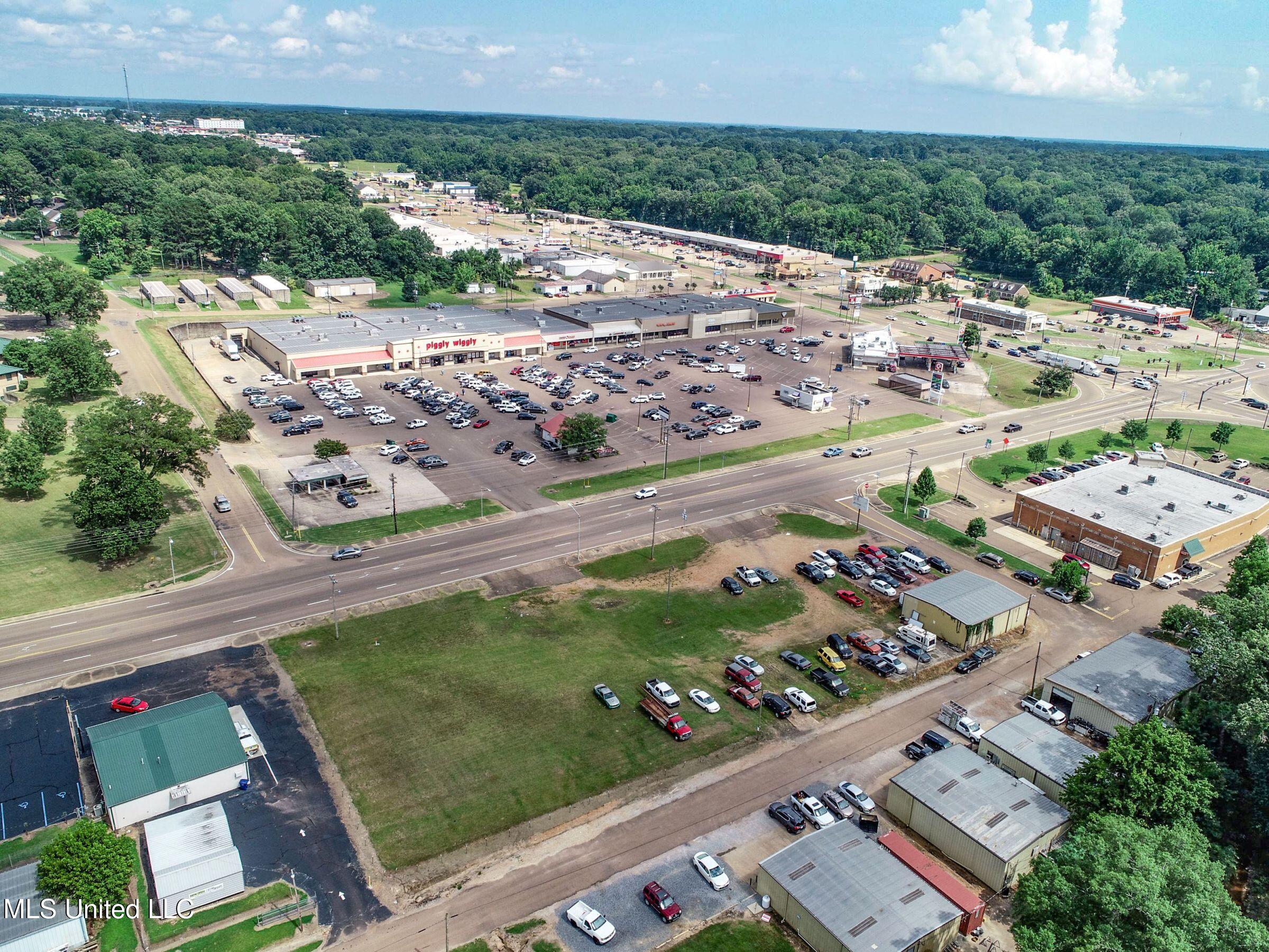 143 51st Batesville, MS 38606 - Photo 7 of 32 51oneAC3