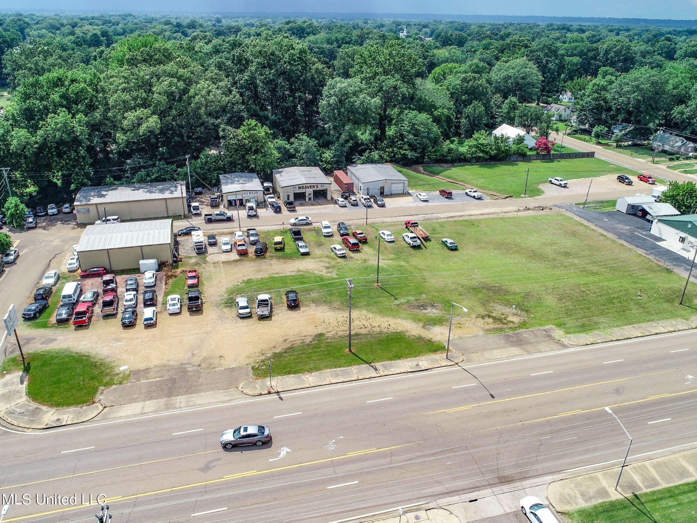 143 51st Batesville, MS 38606 - Photo 8 of 32 51oneAC4