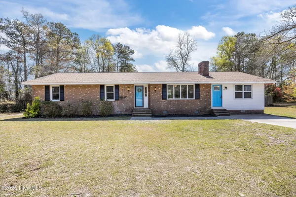 $339,900 | 412 Crow's Nest Lane, Sneads Ferry, NC 28460