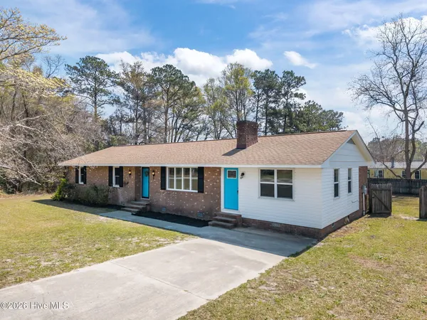 $339,900 | 412 Crow's Nest Lane, Sneads Ferry, NC 28460