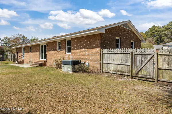 $339,900 | 412 Crow's Nest Lane, Sneads Ferry, NC 28460