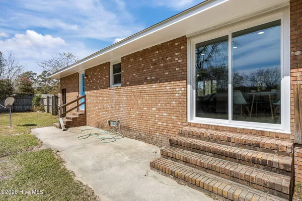 $339,900 | 412 Crow's Nest Lane, Sneads Ferry, NC 28460