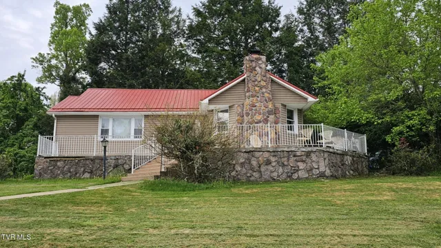 $153,499 | 616 Kiser Avenue Southeast, Coeburn, VA 24230