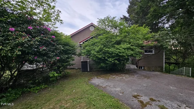 $153,499 | 616 Kiser Avenue Southeast, Coeburn, VA 24230