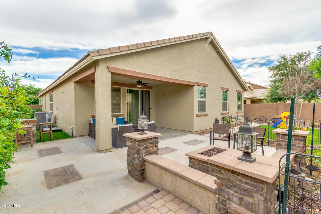 2226 East Gillcrest Road Gilbert, AZ 85298 - Photo 4 of 49 a view of a house with patio