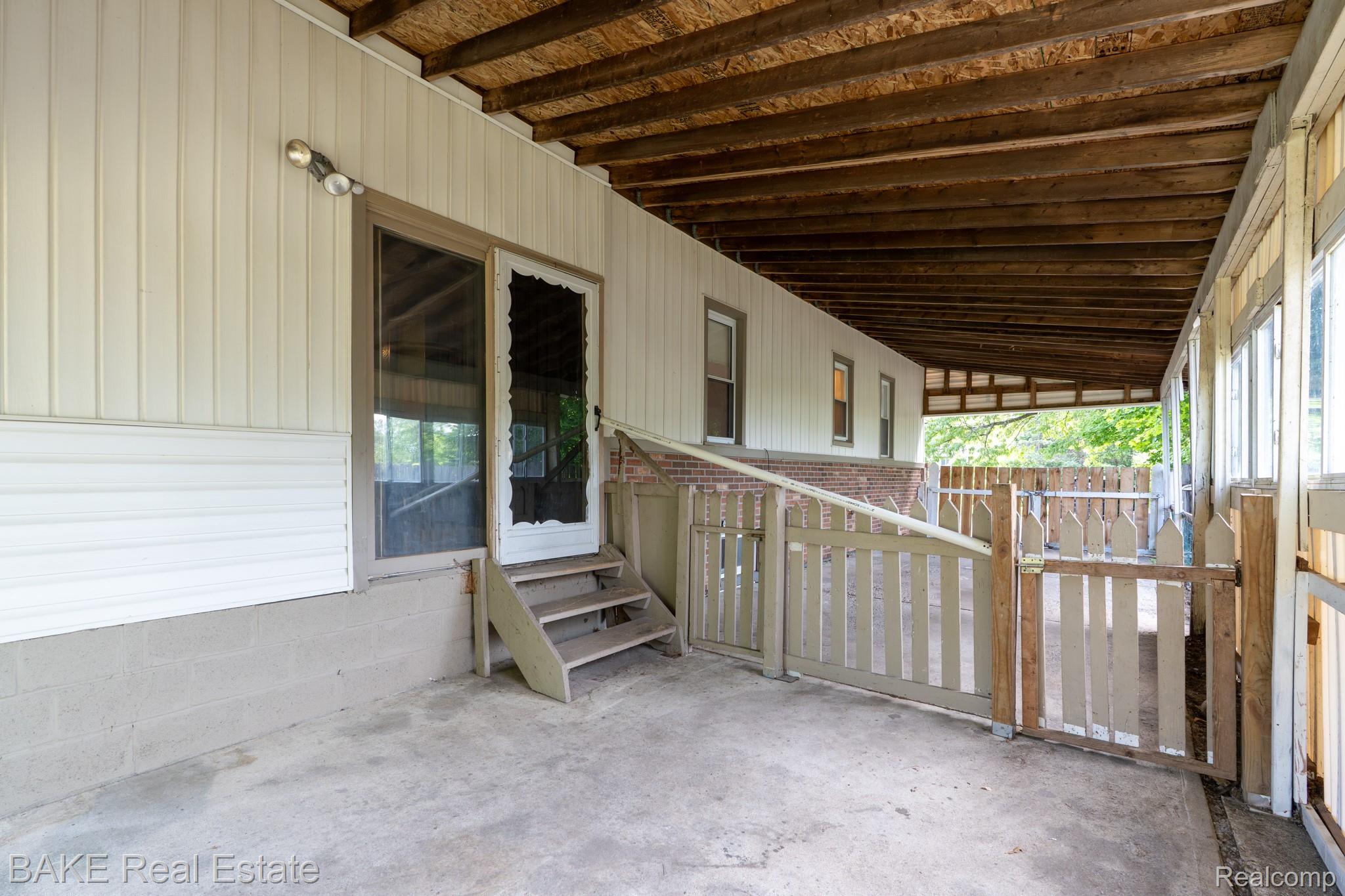 10195 Stark Road Livonia, MI 48150 - Photo 11 of 43 Attached Large Carport
