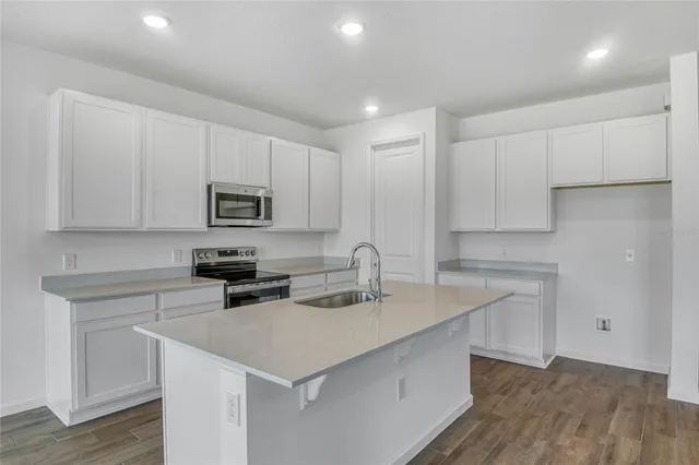 $358,232 | 815 Lake Dell Drive, Dundee, FL 33838