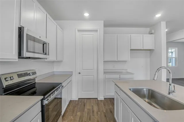 $358,232 | 815 Lake Dell Drive, Dundee, FL 33838