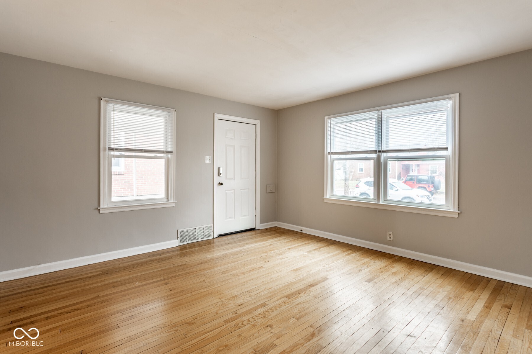 6147 Broadway Street Indianapolis, IN 46220 - Photo 4 of 21