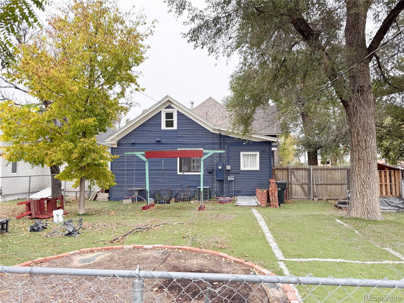 910 South Main Street Lamar, CO 81052 - Photo 2 of 18 a front view of a house with a yard
