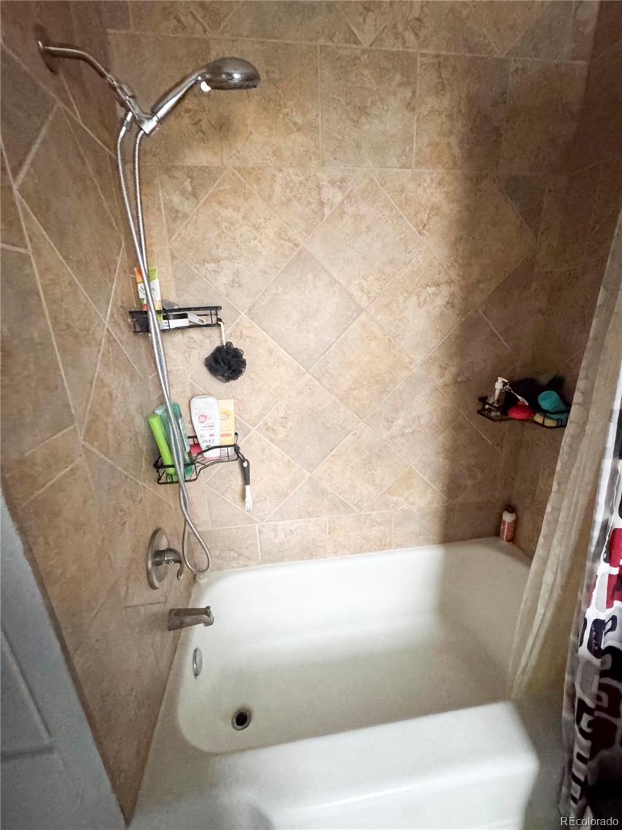 910 South Main Street Lamar, CO 81052 - Photo 10 of 18 a bathroom with a bath tub