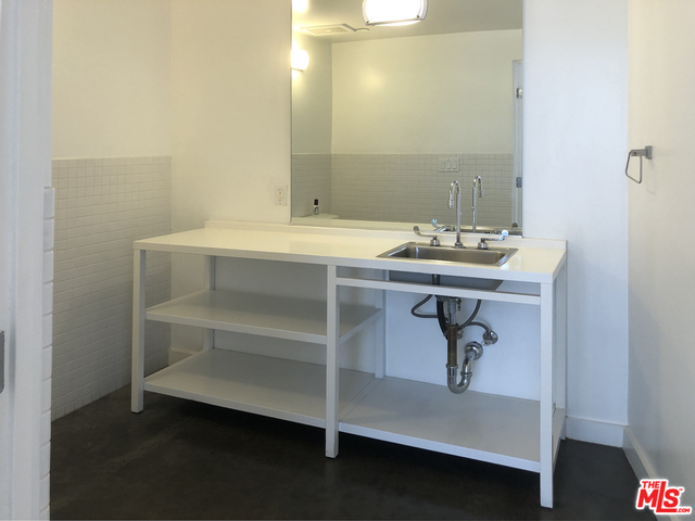 615 Hampton Drive, Unit C101 Venice, CA 90291 - Photo 17 of 24