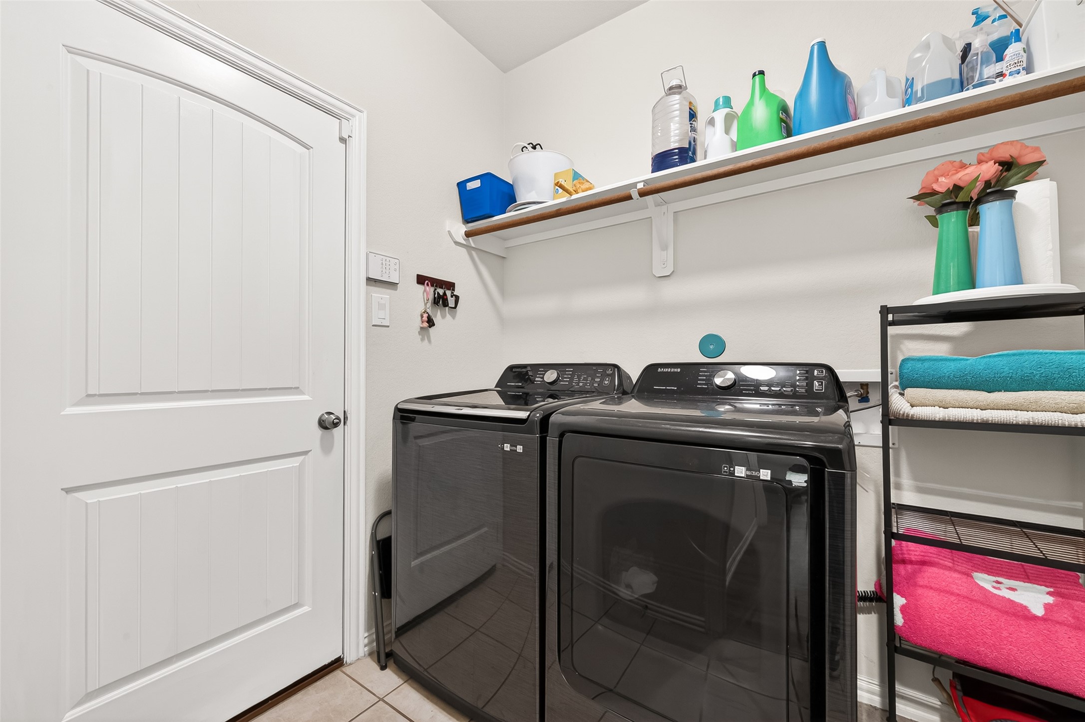 8 Landscape Court Conroe, TX 77301 - Photo 29 of 43 a utility room with dryer and washer