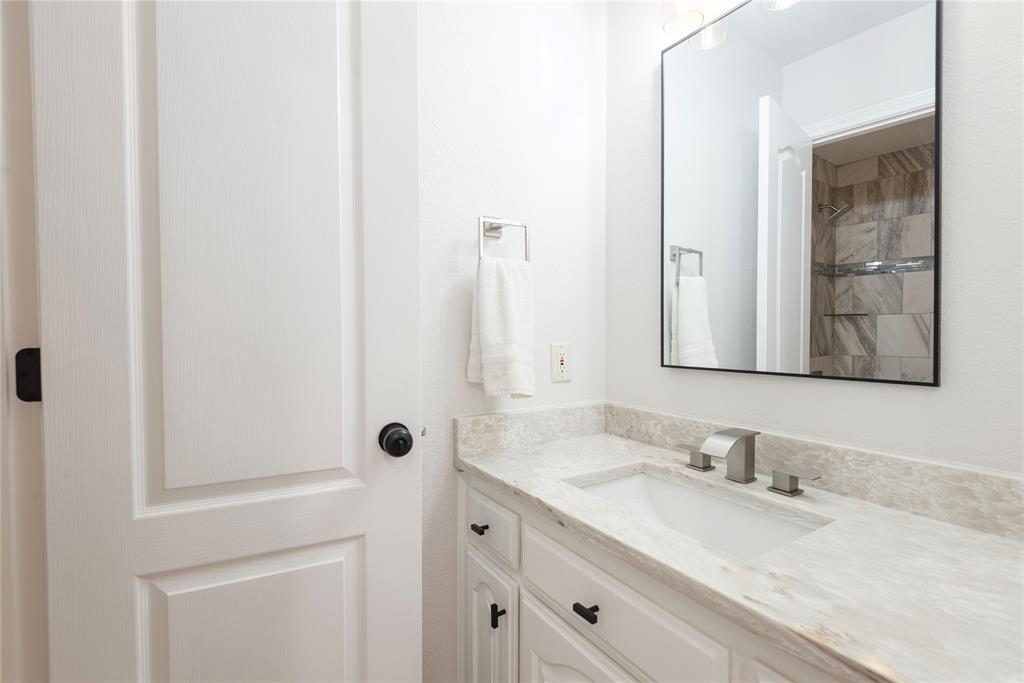 2020 Arbor Bend Road Bonham, TX 75418 - Photo 27 of 40 Bathroom with vanity jack and jill