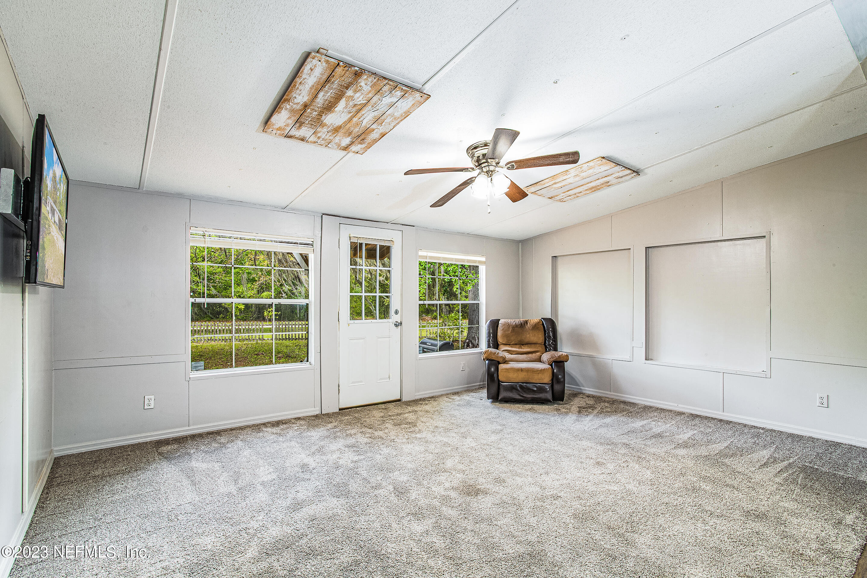 35157 Goodbread Road Callahan, FL 32011 - Photo 19 of 38 a living room with furniture